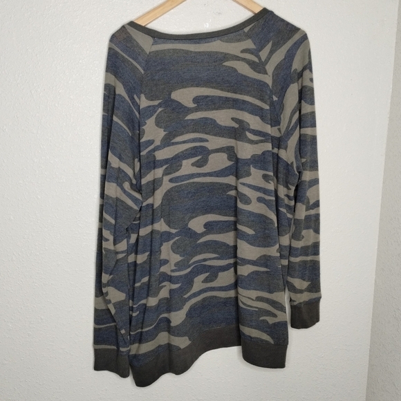 Torrid Super Soft Plush Crew Neck Raglan Sweatshirt Plus Size 3X - Picture 4 of 7